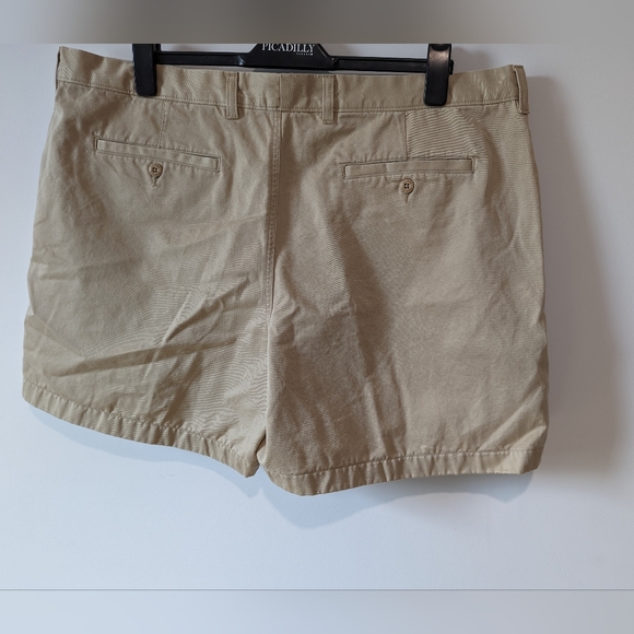 L. L. Bean Beige Standard Fit 42W Men's Shorts - Picture 2 of 6